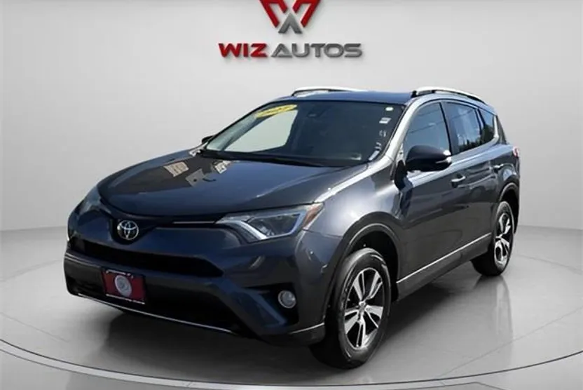 2017 Toyota RAV4 XLE photo 1