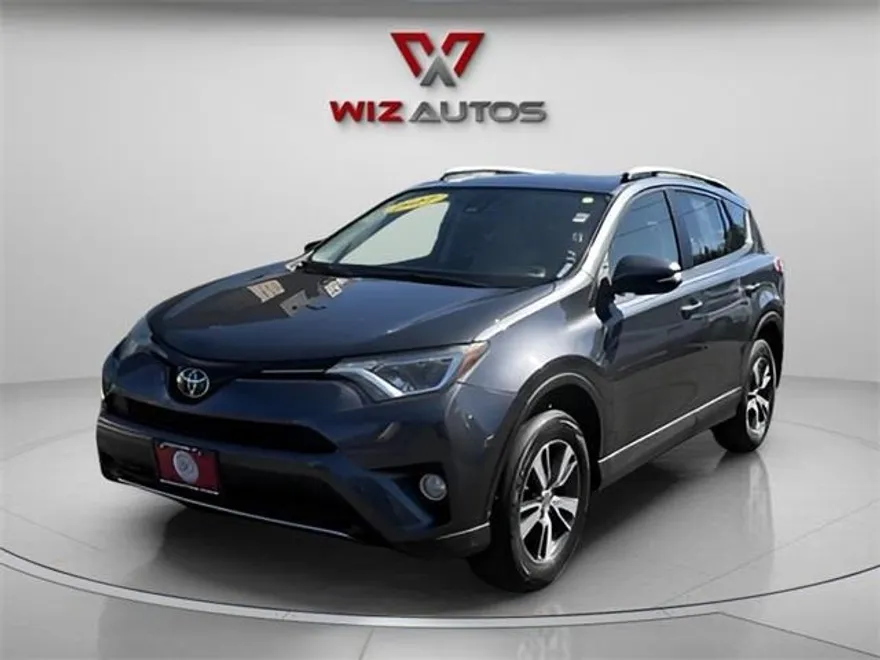 2017 Toyota RAV4 XLE photo 1