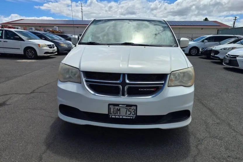 2013 Dodge Grand Caravan SXT photo 1