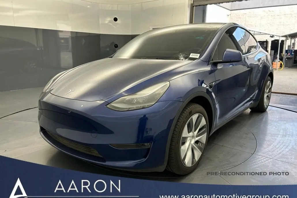 2024 Tesla Model Y Long Range photo 1