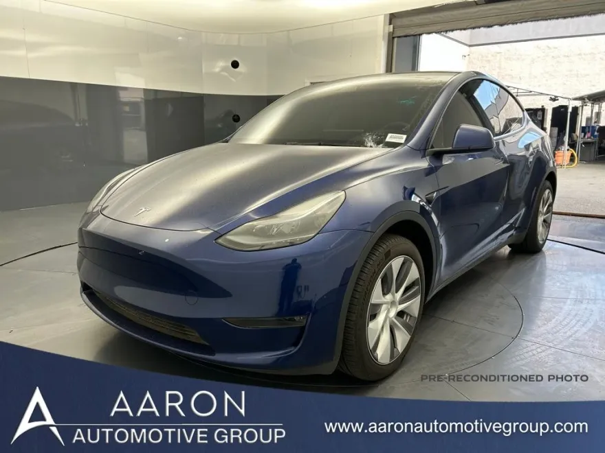 2024 Tesla Model Y Long Range photo 1
