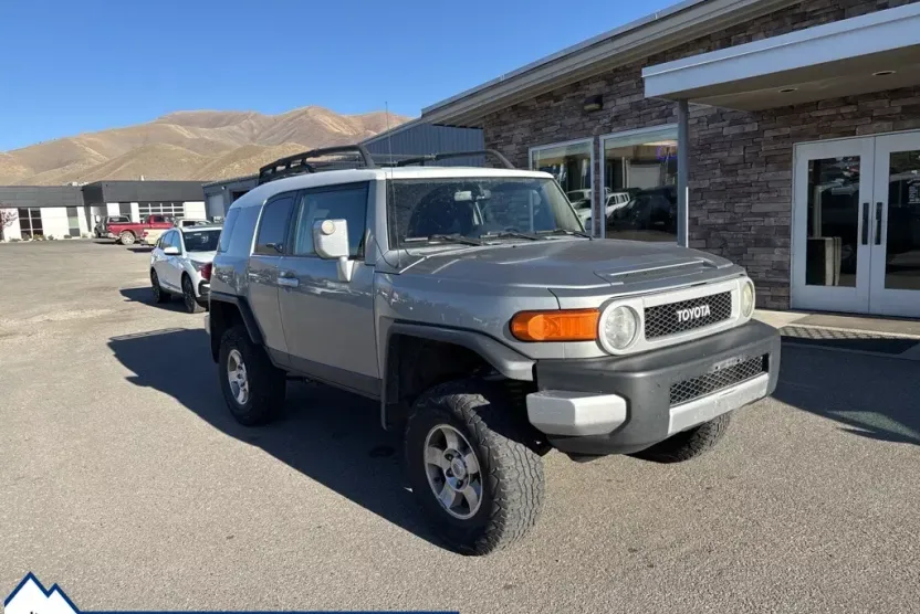 2010 Toyota FJ Cruiser Base photo 1
