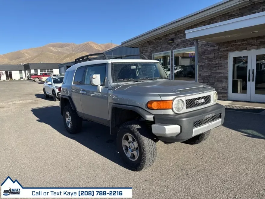 2010 Toyota FJ Cruiser Base photo 1