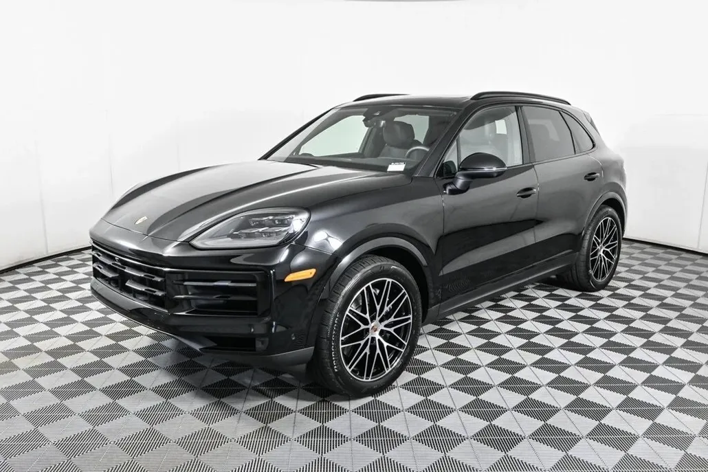 2025 Porsche Cayenne photo 1