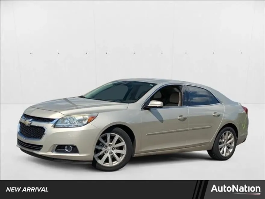 2015 Chevrolet Malibu 2LT photo 1