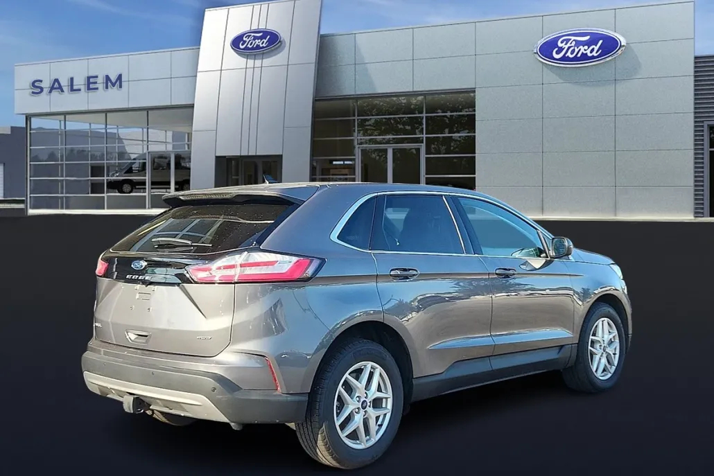 2022 Ford Edge SEL Sport photo 1