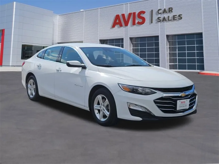 2024 Chevrolet Malibu 1LT photo 2