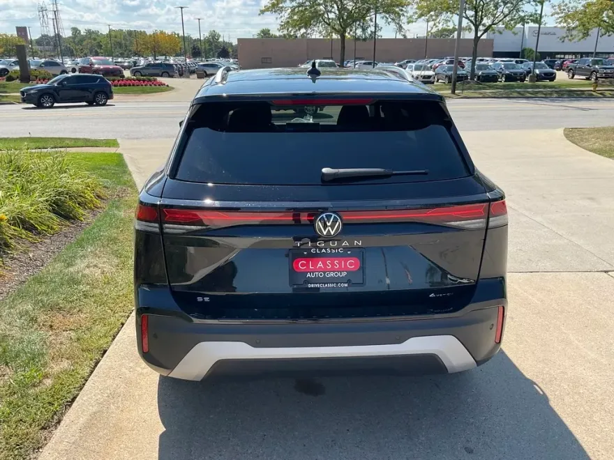 2025 Volkswagen Tiguan SE photo 1