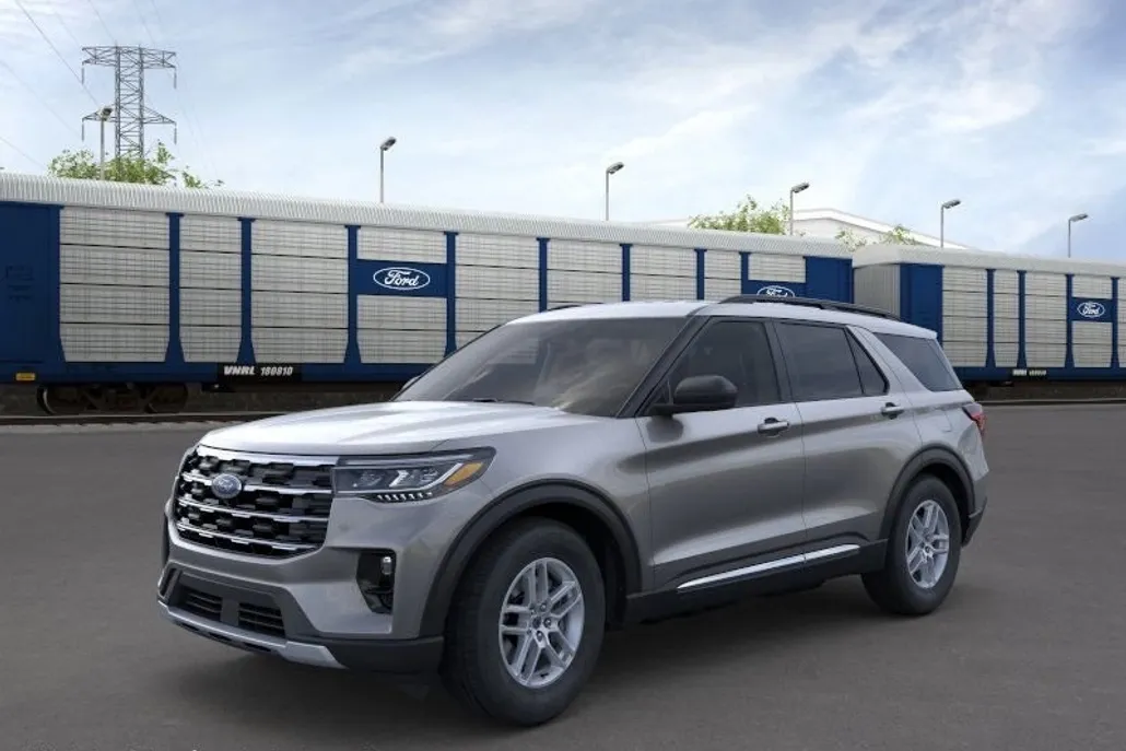 2025 Ford Explorer photo 1