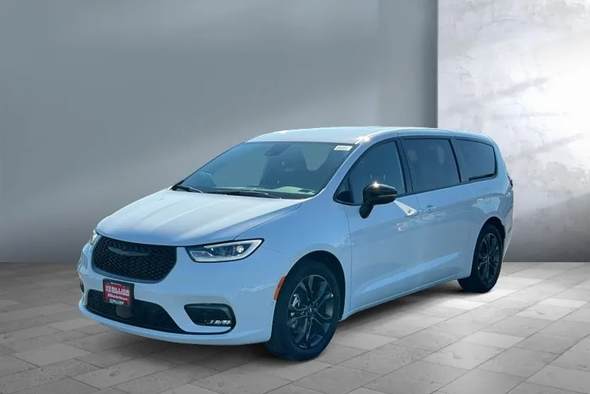 2026 Chrysler Pacifica photo 1