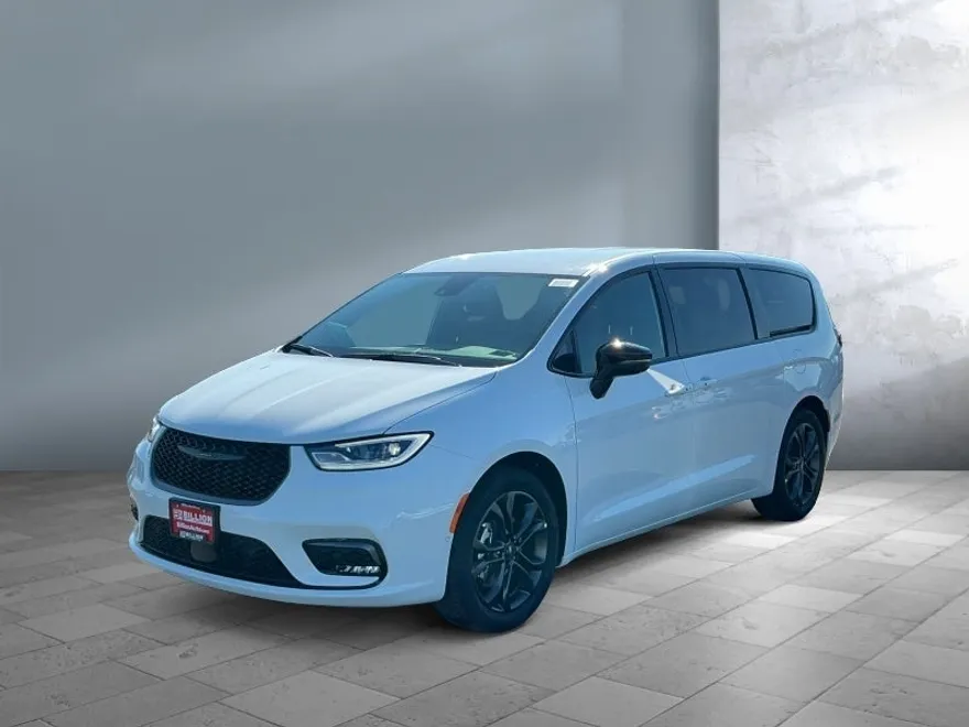 2026 Chrysler Pacifica photo 1