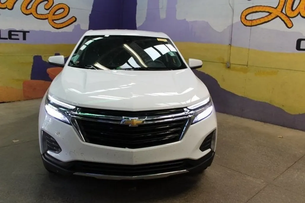 2022 Chevrolet Equinox LT photo 1