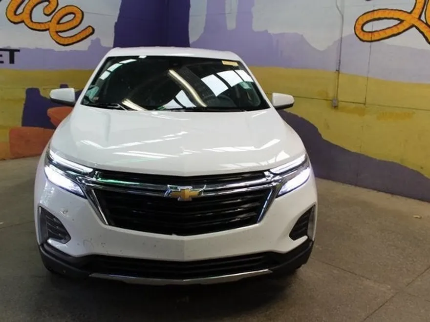 2022 Chevrolet Equinox LT photo 1