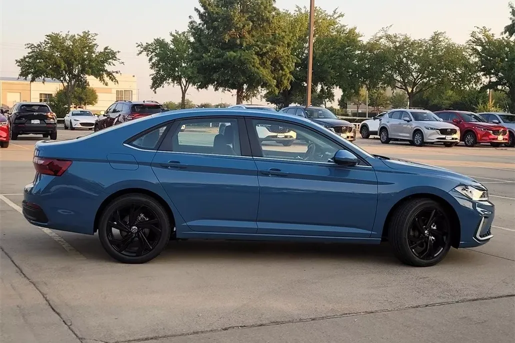 2025 Volkswagen Jetta 1.5T SE photo 1