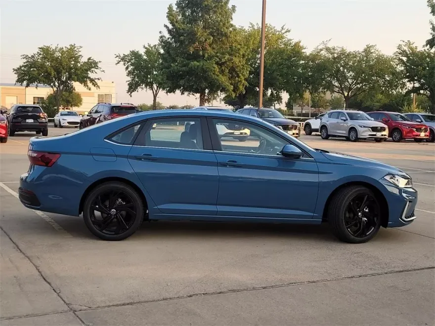 2025 Volkswagen Jetta 1.5T SE photo 1