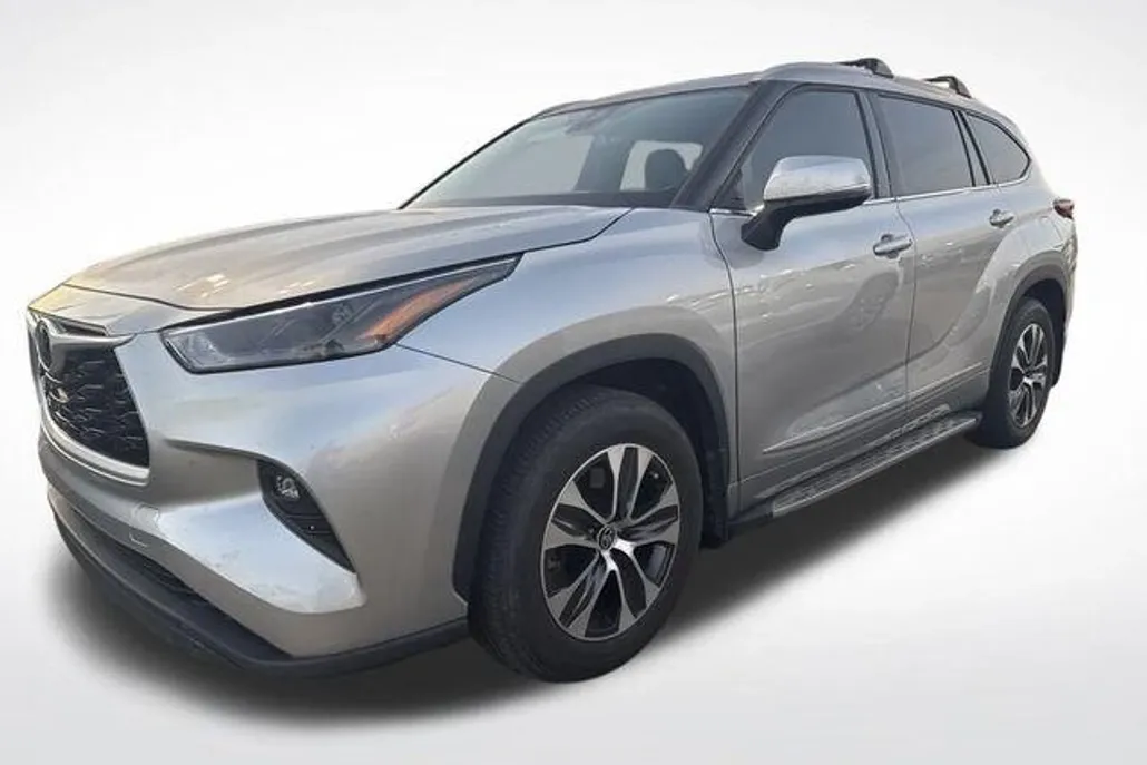 2022 Toyota Highlander XLE photo 1