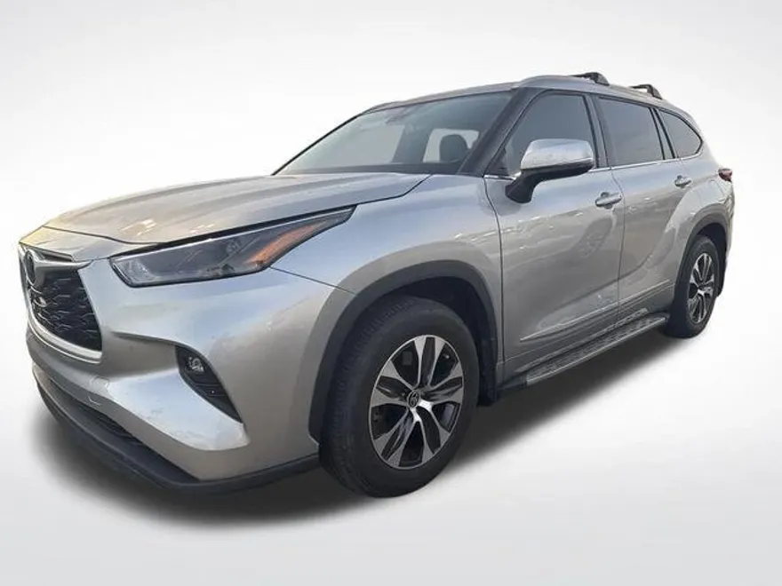 2022 Toyota Highlander XLE photo 1