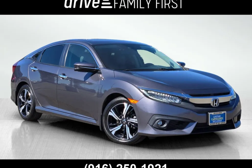 2017 Honda Civic Touring photo 1