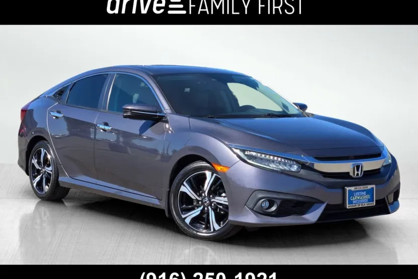 2017 Honda Civic Touring photo 1