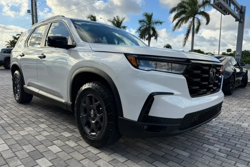 2025 Honda Pilot TrailSport photo 1