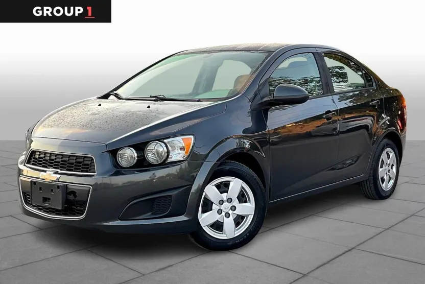 2016 Chevrolet Sonic LS photo 1