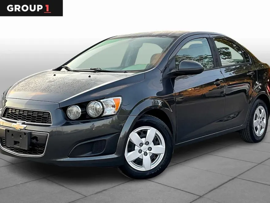 2016 Chevrolet Sonic LS photo 1