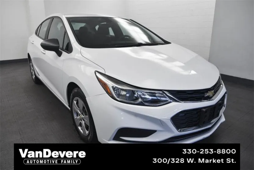 2016 Chevrolet Cruze LS photo 1