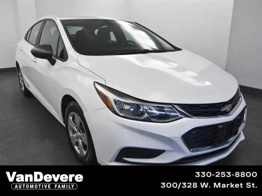 2016 Chevrolet Cruze LS photo 1