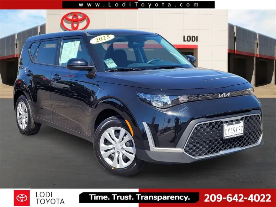 2025 Kia Soul LX photo 1