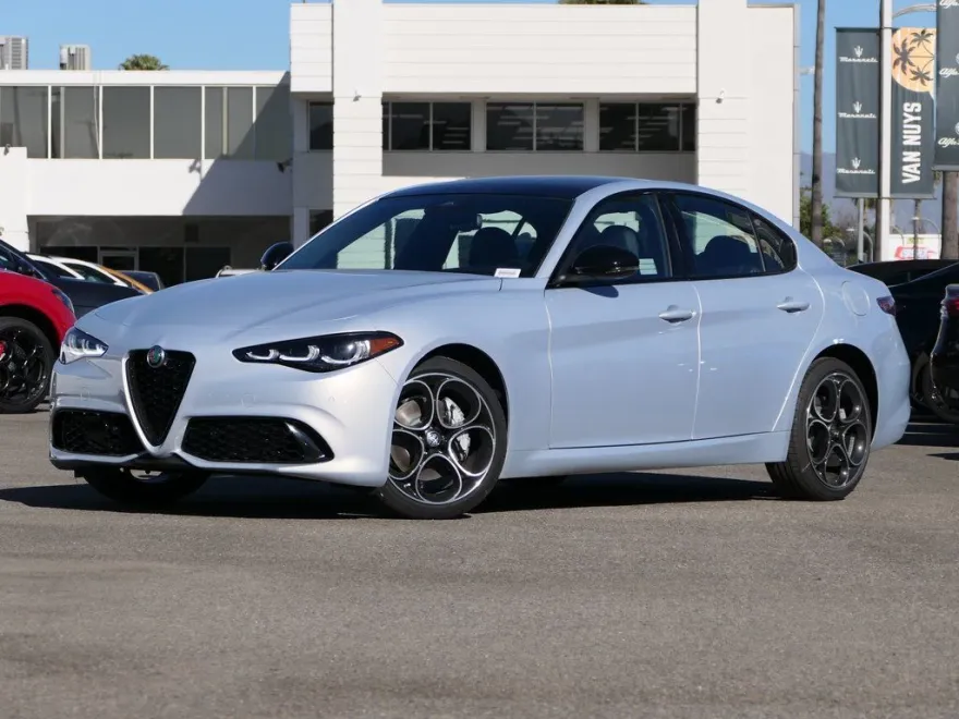 2025 Alfa Romeo Giulia photo 1