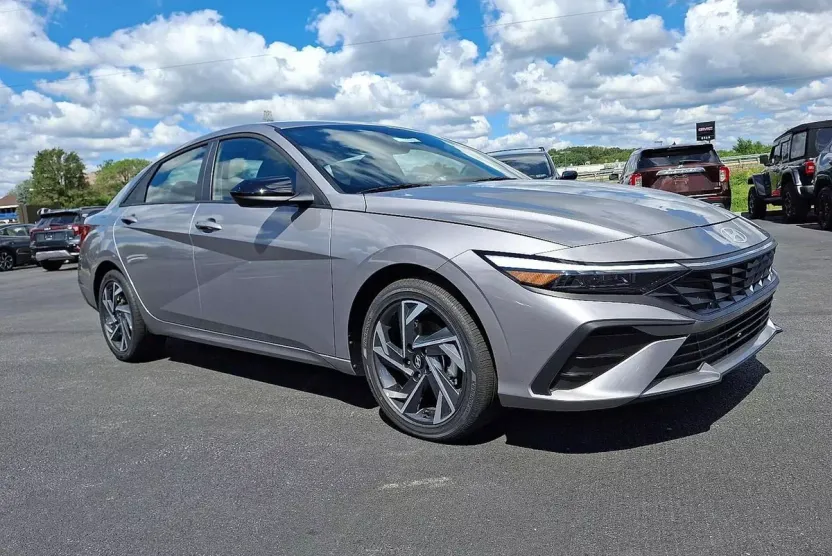 2025 Hyundai Elantra Hybrid SEL Sport photo 1