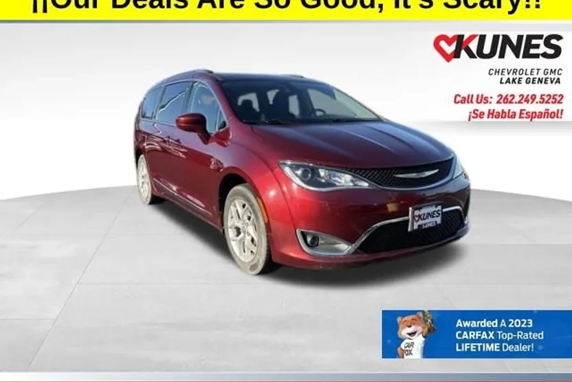 2019 Chrysler Pacifica Touring L photo 1