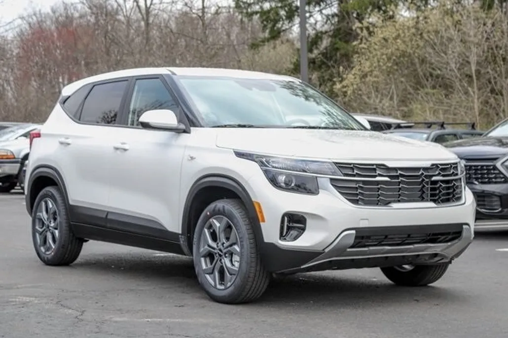2025 Kia Seltos LX photo 1