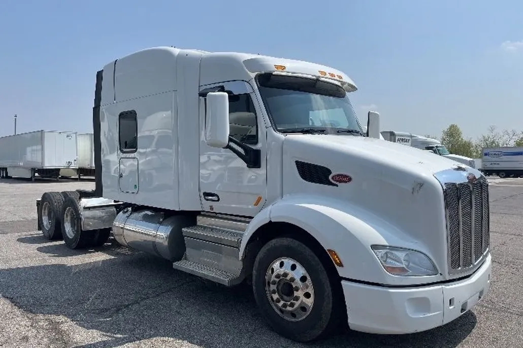 2019 Peterbilt 579 photo 1