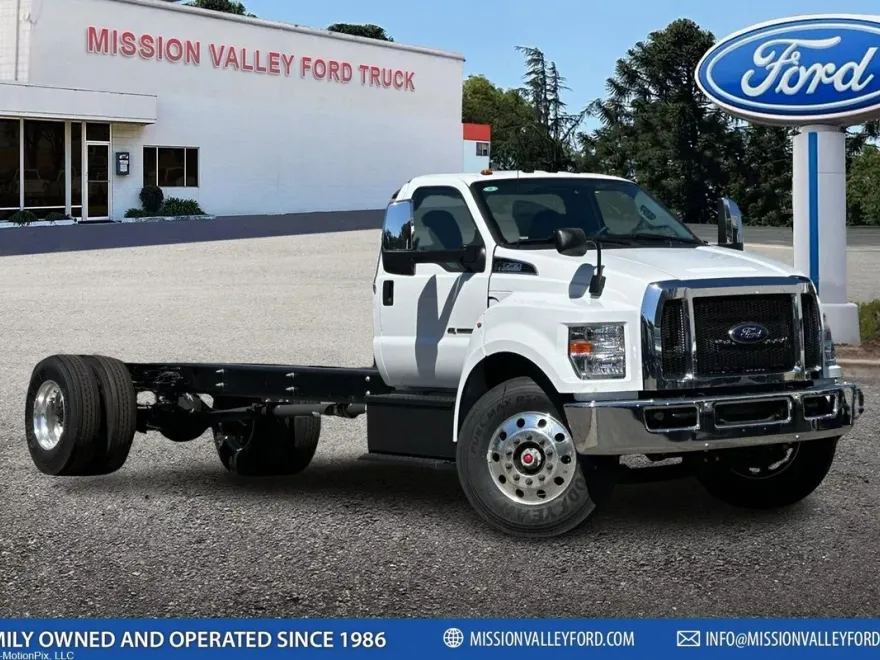 2024 Ford F-750 Base photo 1