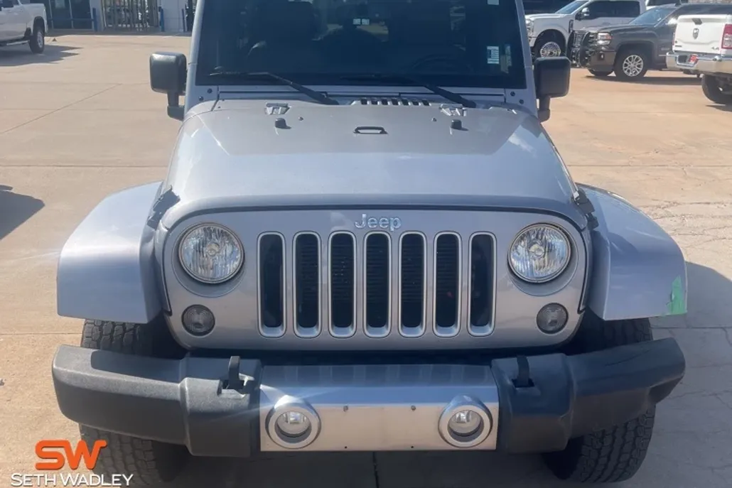 2016 Jeep Wrangler Unlimited Sahara photo 1