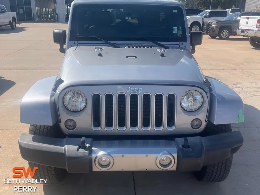 2016 Jeep Wrangler Unlimited Sahara photo 1