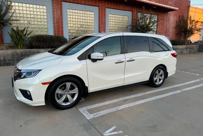 2019 Honda Odyssey EX photo 1