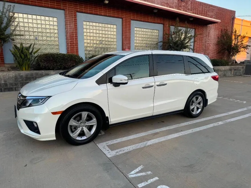 2019 Honda Odyssey EX photo 1