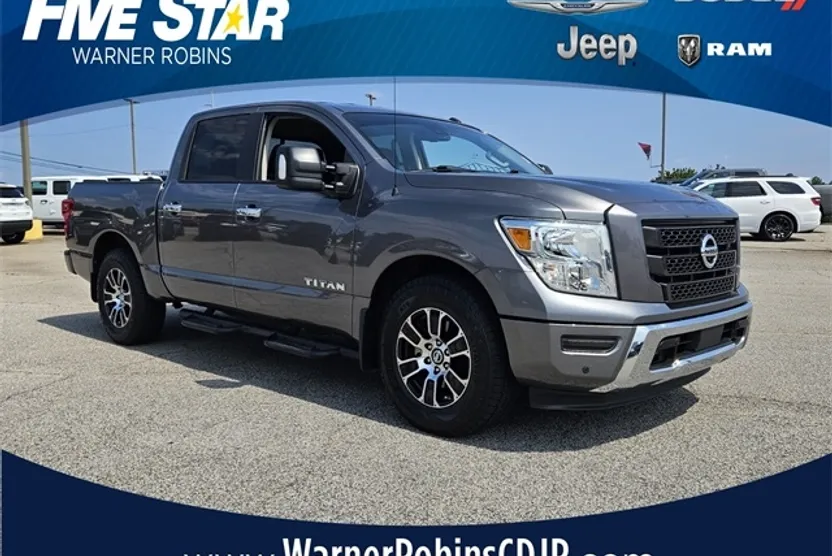 2021 Nissan Titan SV photo 1