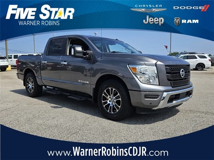 2021 Nissan Titan SV photo 1
