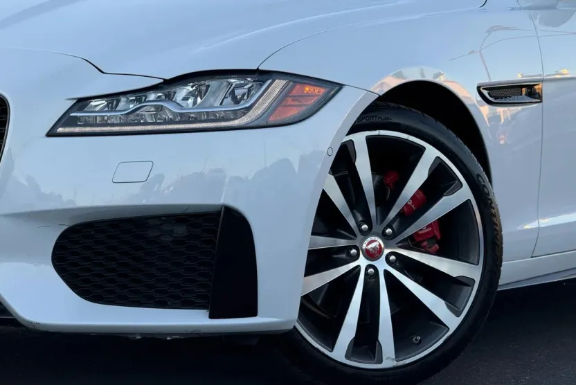 2018 Jaguar XF Sportbrake S photo 1