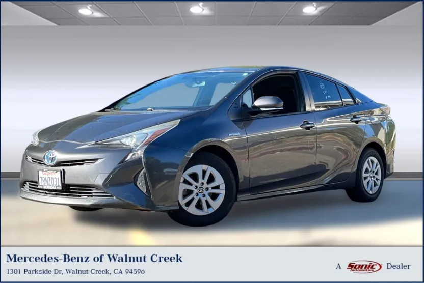2016 Toyota Prius Two photo 1