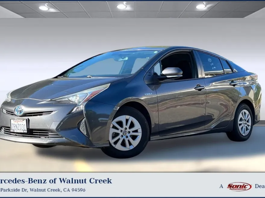 2016 Toyota Prius Two photo 1
