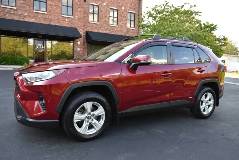 2020 Toyota RAV4 Hybrid XLE photo 1