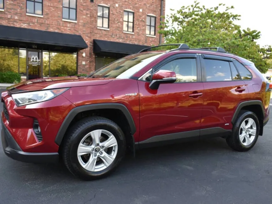 2020 Toyota RAV4 Hybrid XLE photo 1