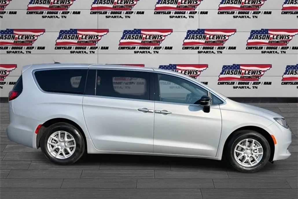 2026 Chrysler Voyager LX photo 1