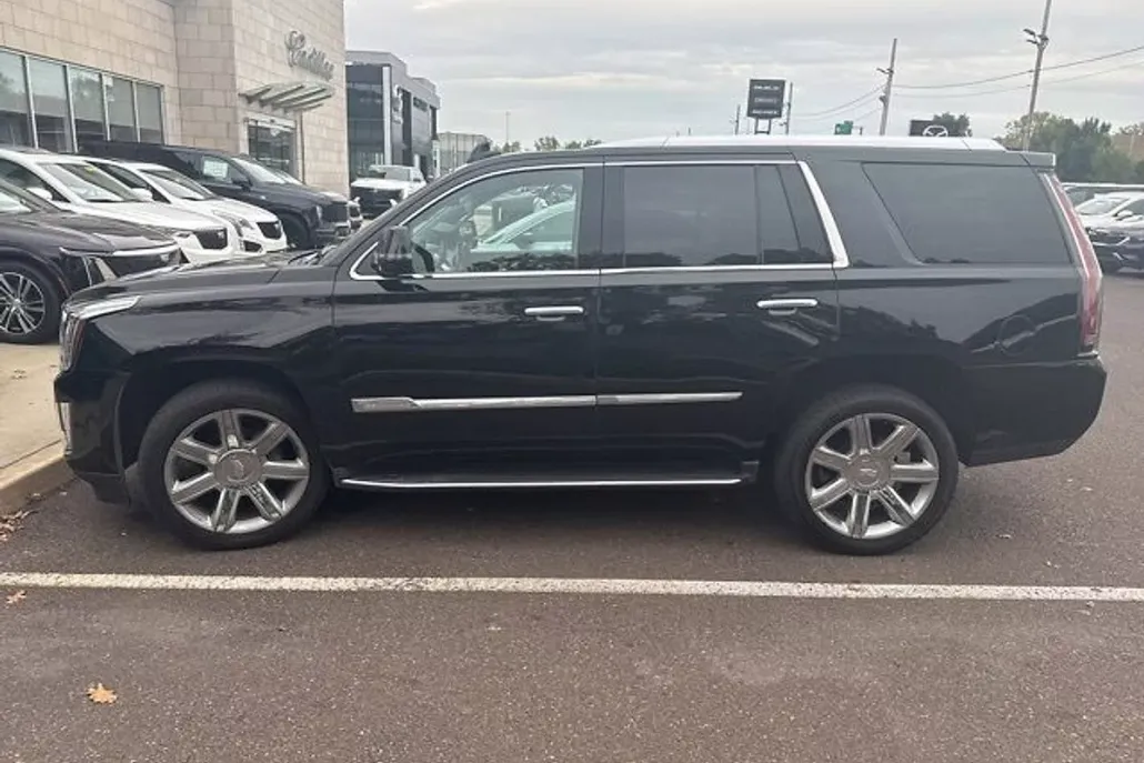 2018 Cadillac Escalade Luxury photo 1