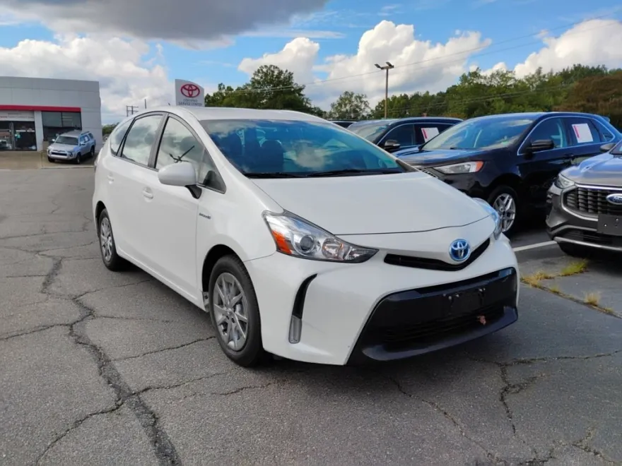 2015 Toyota Prius V Two photo 1