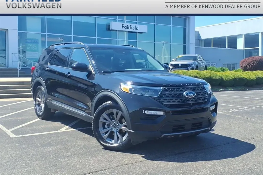 2022 Ford Explorer XLT photo 1